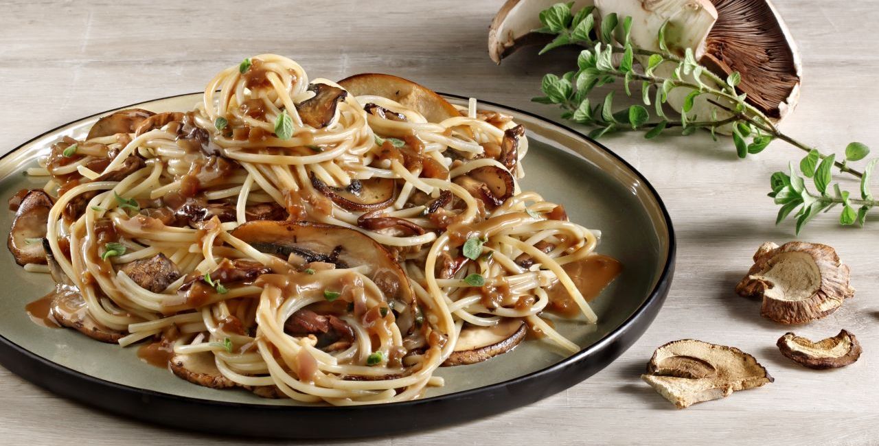 Κι όμως αυτή η πληθωρική μακαρονάδα είναι νηστίσιμη!